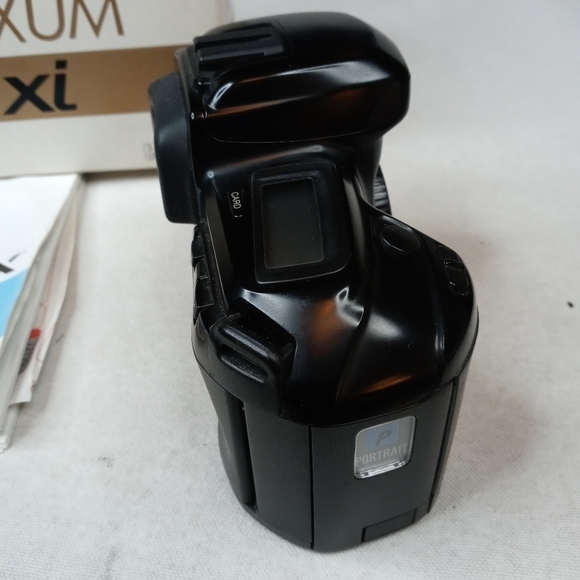 MINOLTA 5 Xi Maxxum 35mm Film SLR Body Only - Picture 6 of 8